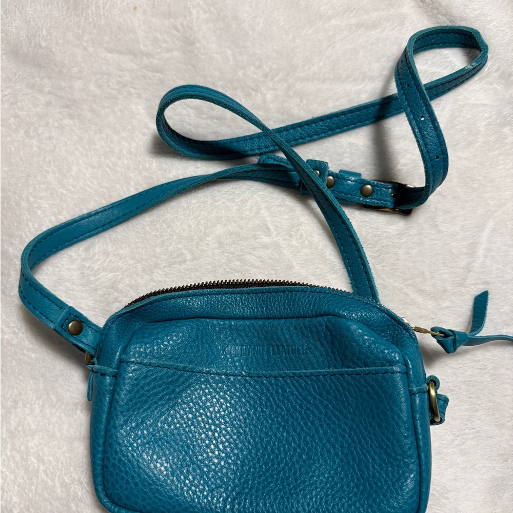 Portland Leather Goods Small Teal Camera purse